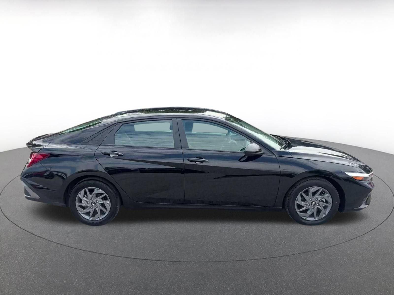 Used 2026 Hyundai Elantra Hybrid FWD image 15