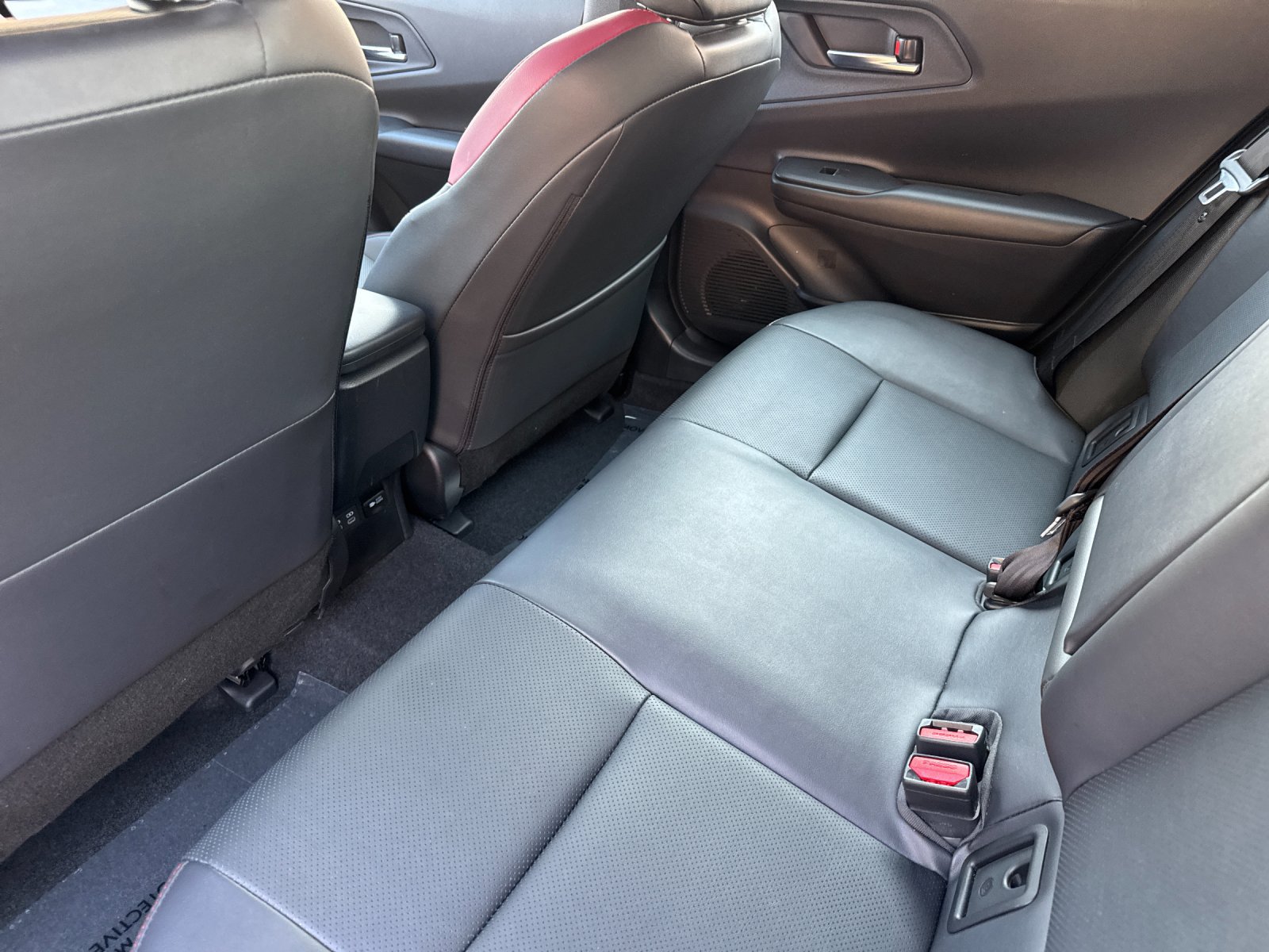 Used 2025 Toyota Prius Plug-In Hybrid FWD image 12