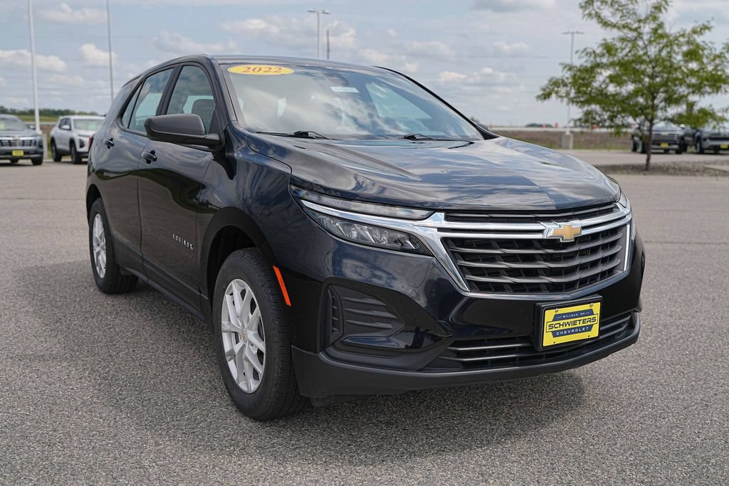Used 2022 Chevrolet Equinox LS AWD/4WD image 4