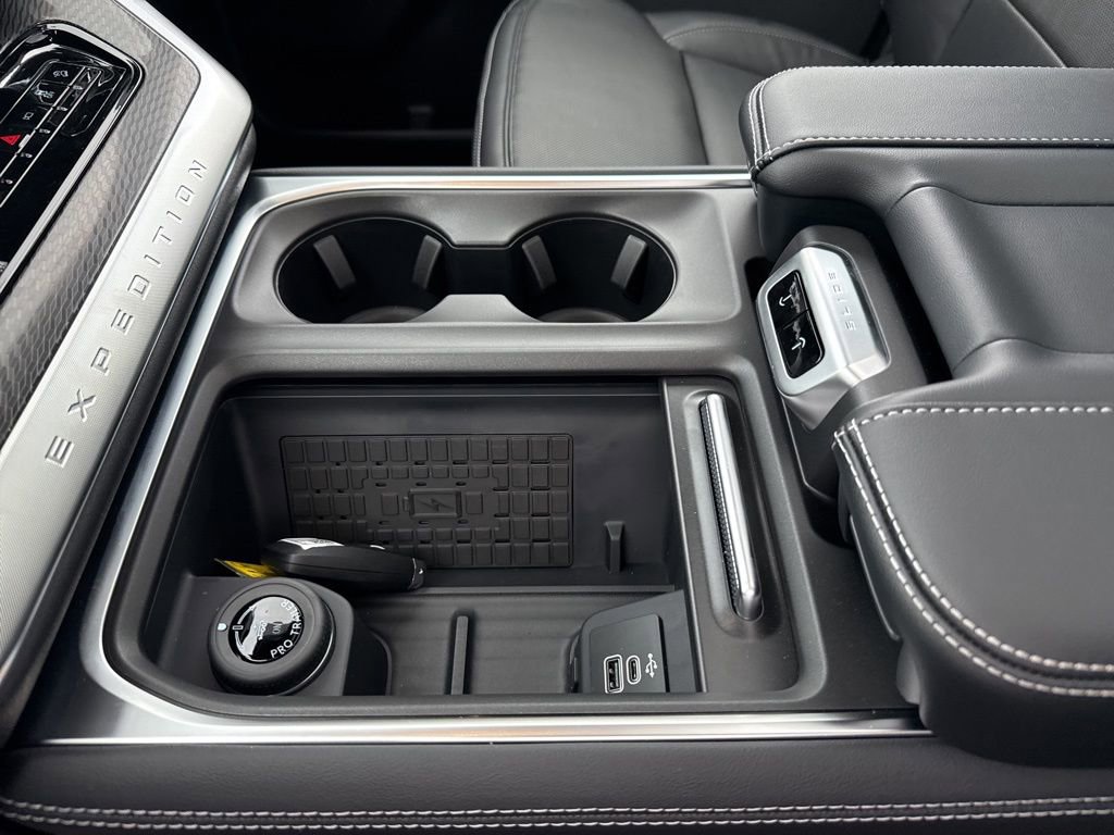 New 2025 Ford Expedition Platinum w/ Stealth Performance Package image 26