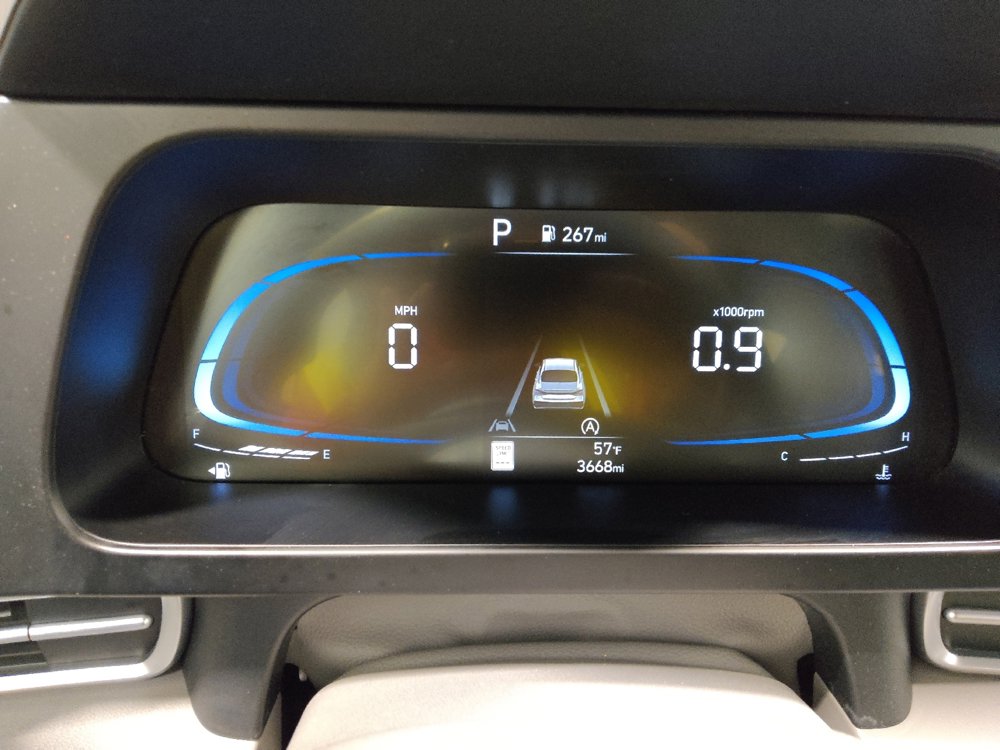 Used 2025 Hyundai Elantra SE w/ Cargo Package image 23