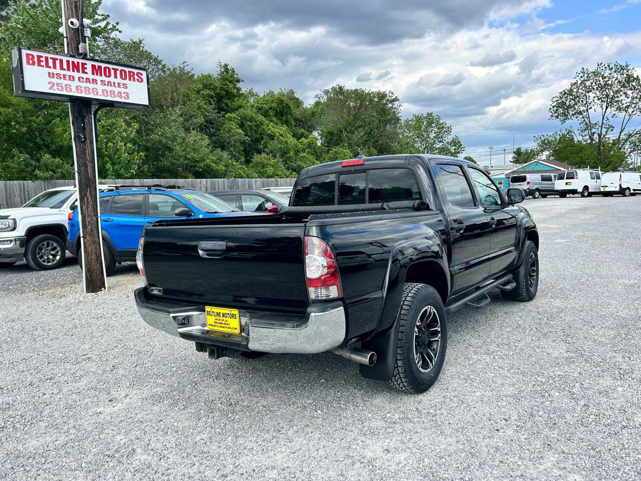 Used 2014 Toyota Tacoma PreRunner w/ SR5 Package RWD image 2