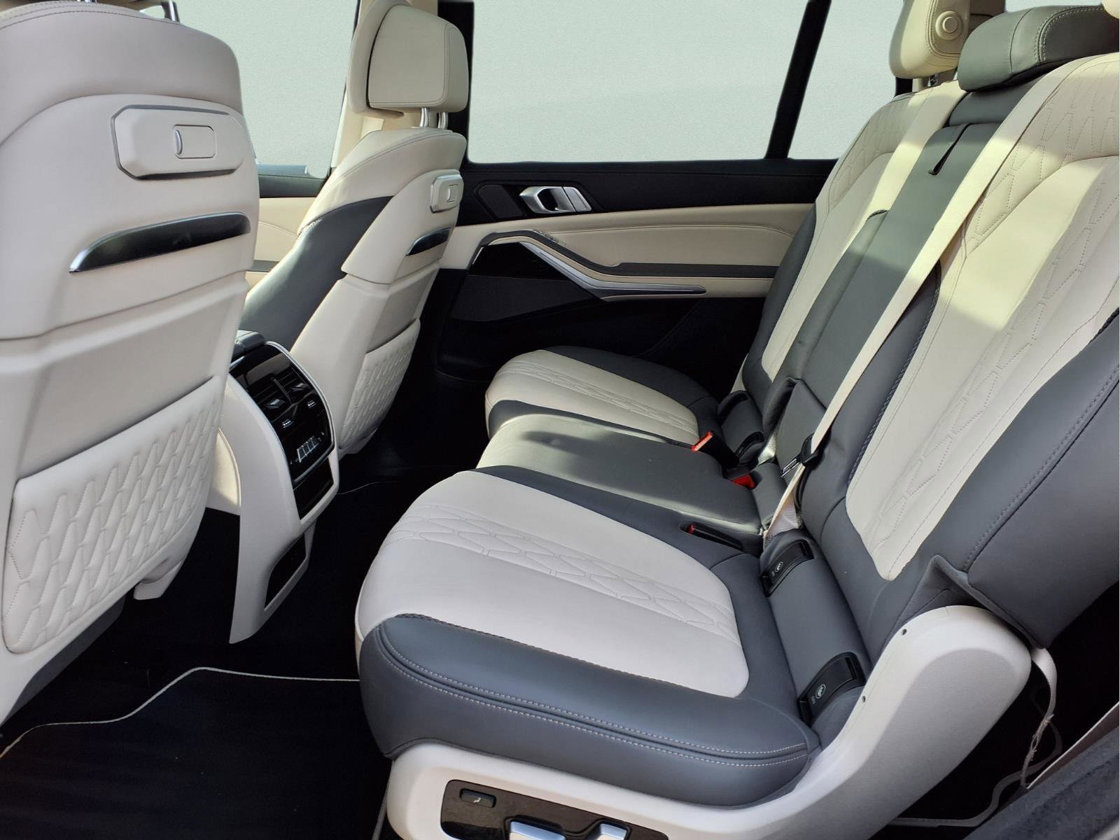 Used 2023 BMW X7 xDrive40i w/ Executive Package image 11