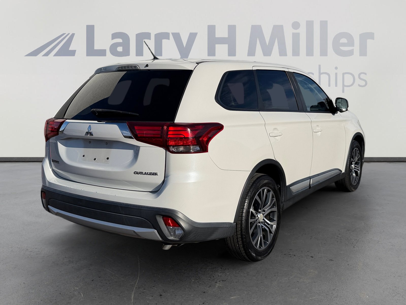Used 2016 Mitsubishi Outlander ES AWD/4WD image 5