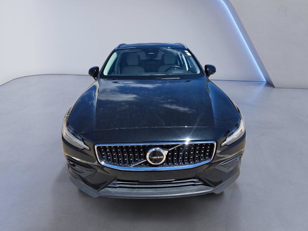 Used 2025 Volvo V60 B5 Cross Country Plus AWD/4WD image 9
