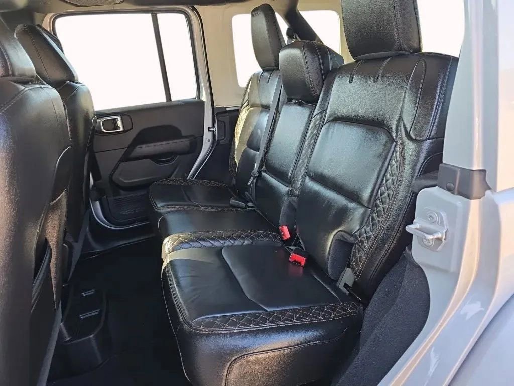 Used 2022 Jeep Wrangler Unlimited Sahara image 15