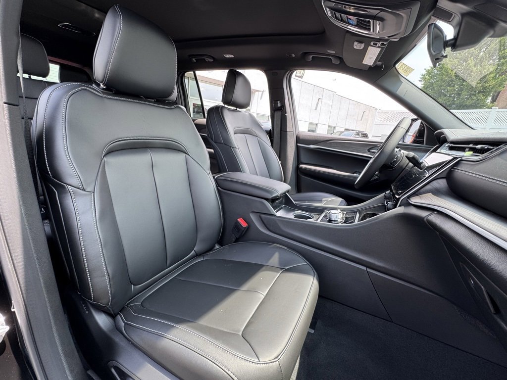 New 2025 Jeep Grand Cherokee L Limited w/ Black Appearance Package image 17
