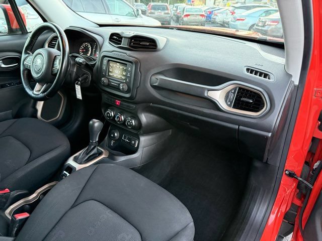 Used 2015 Jeep Renegade Latitude AWD/4WD image 19