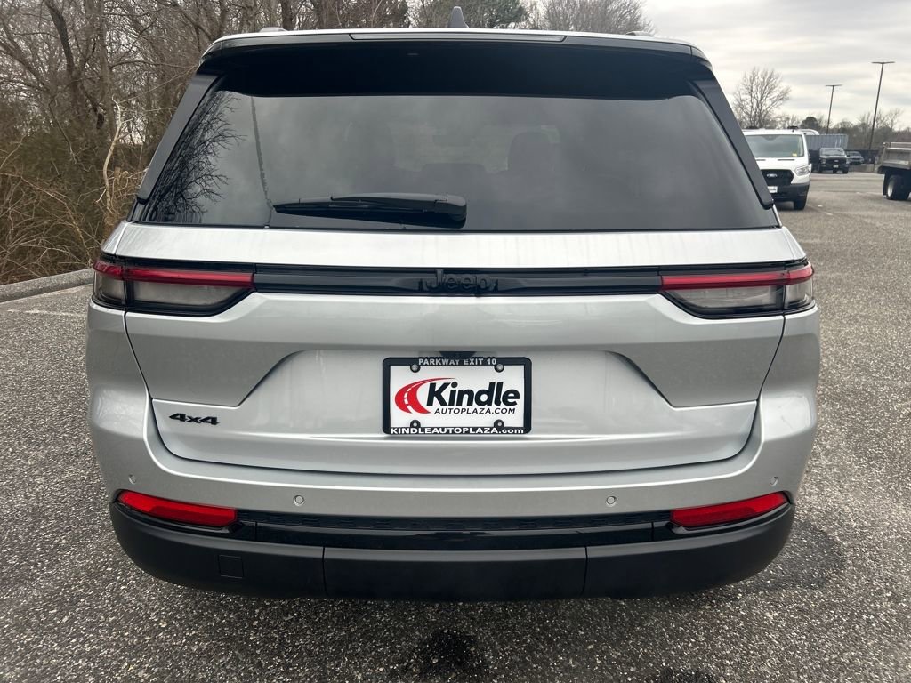 New 2025 Jeep Grand Cherokee Altitude image 25