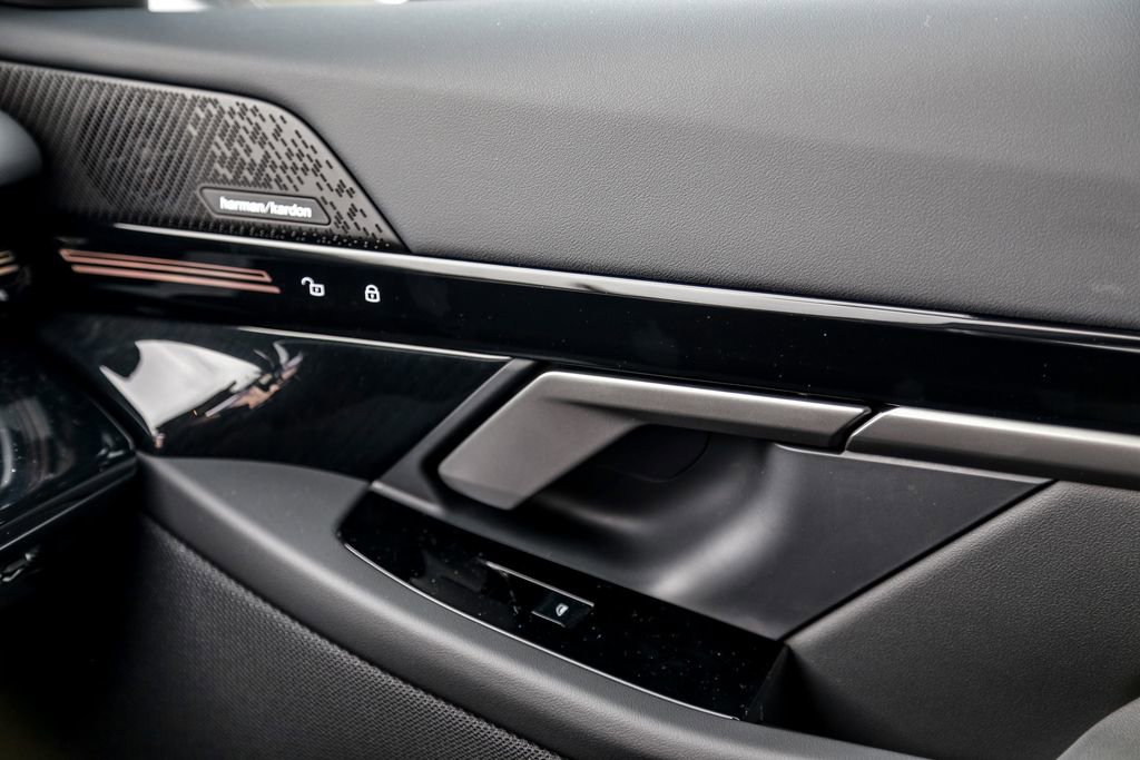 New 2026 BMW 530i xDrive w/ Premium Package image 17