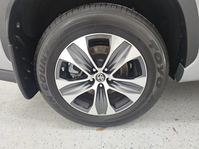 Used 2022 Toyota Highlander XLE image 8