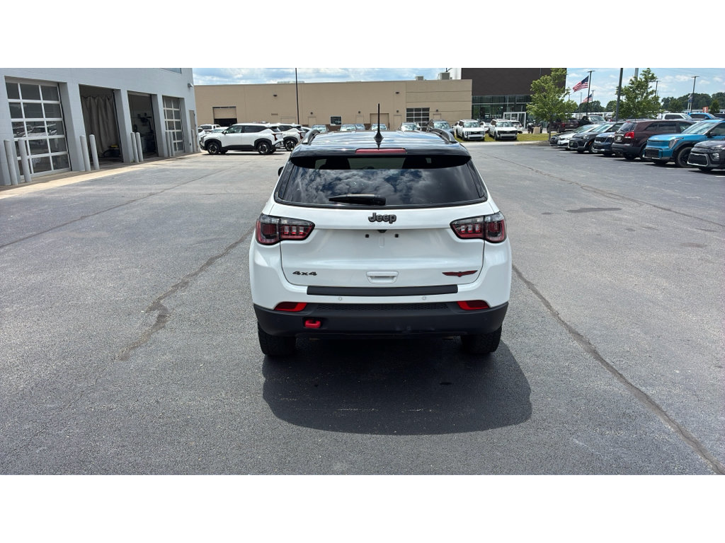 Used 2025 Jeep Compass Trailhawk AWD/4WD image 5