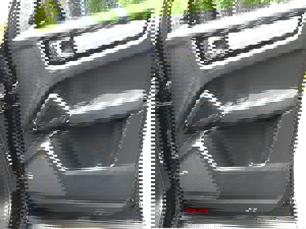 Used 2023 Porsche Cayenne Platinum Edition image 23