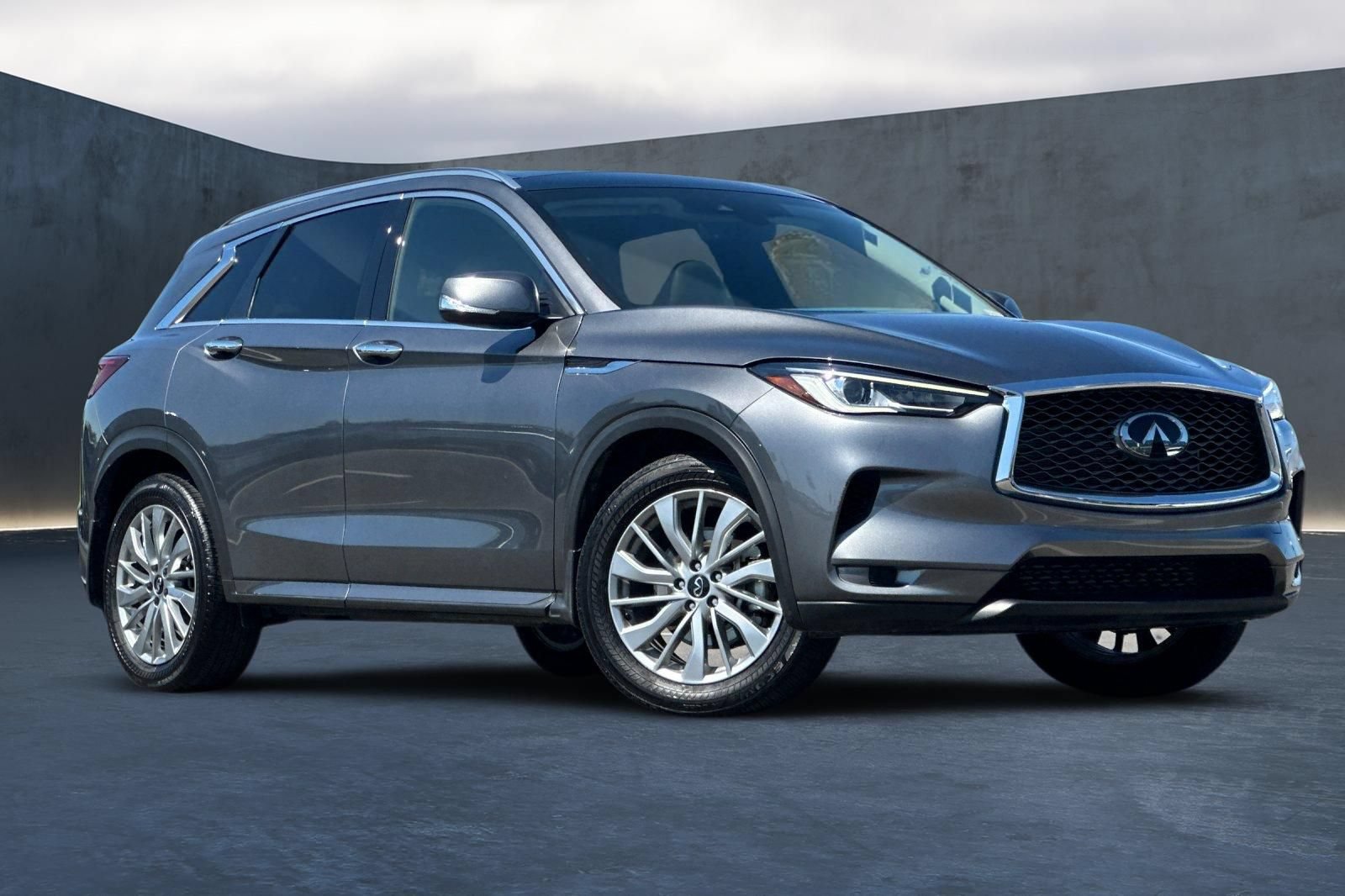 Certified 2025 INFINITI QX50 Luxe AWD/4WD image 2