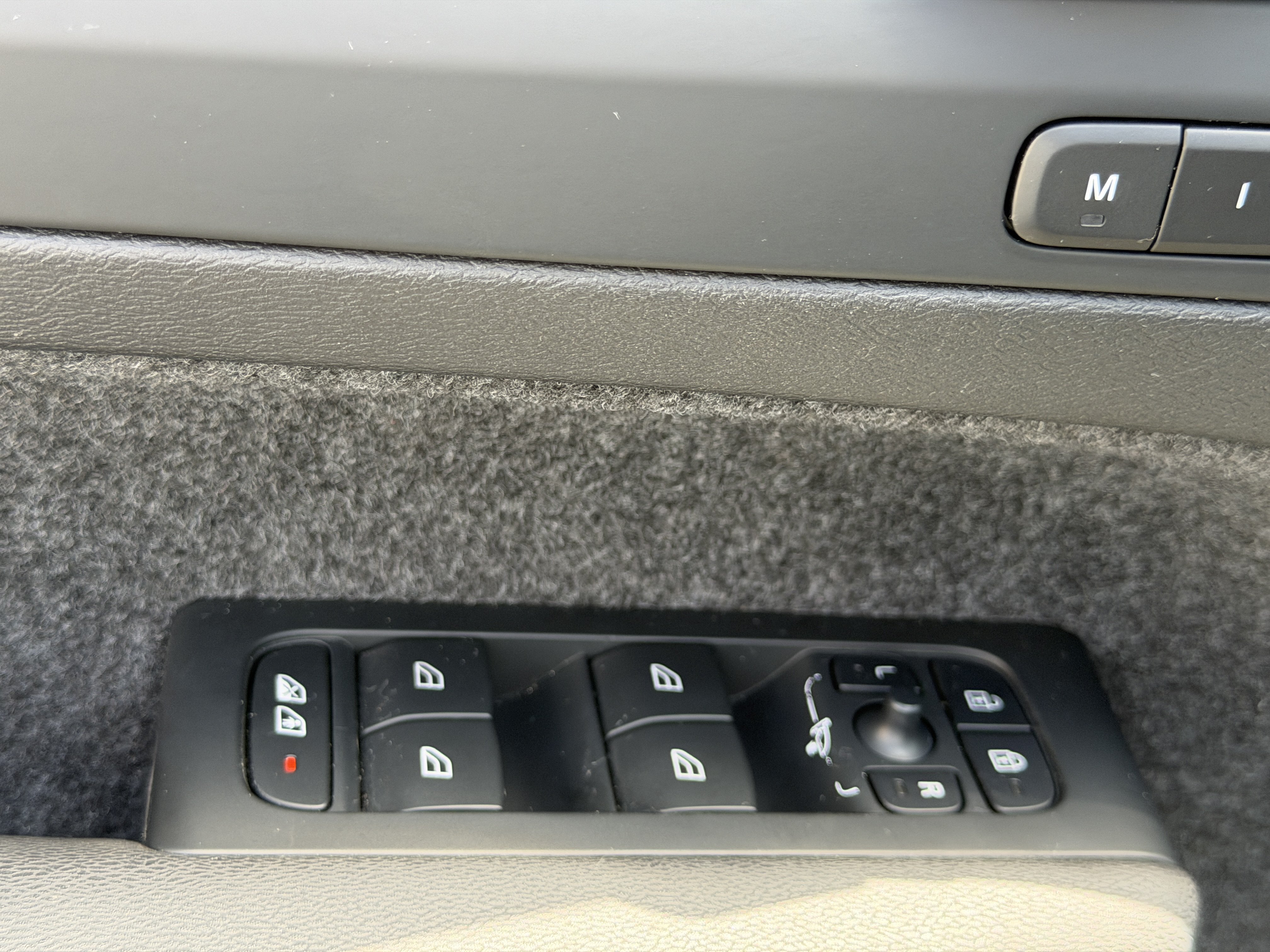 Certified 2023 Volvo C40 Recharge Core AWD/4WD image 16