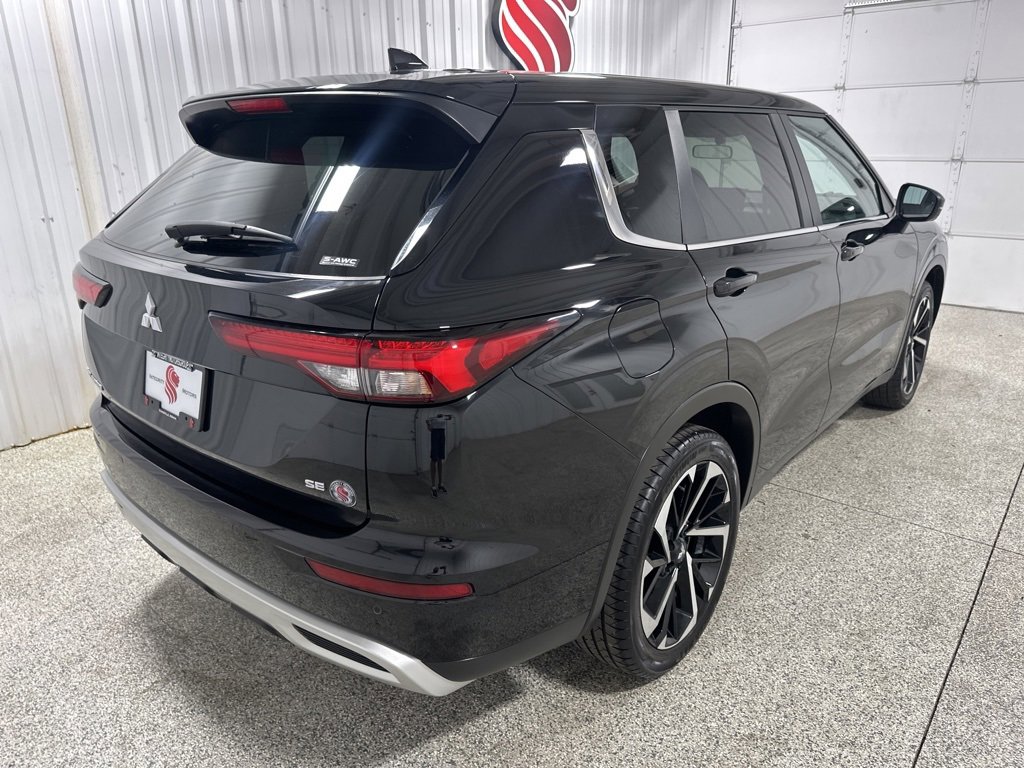 Used 2024 Mitsubishi Outlander AWD image 10