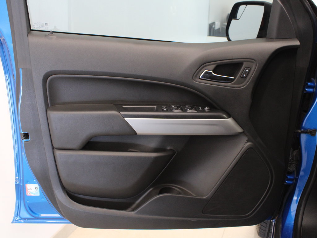 Used 2022 Chevrolet Colorado LT w/ Safety Package RWD image 11