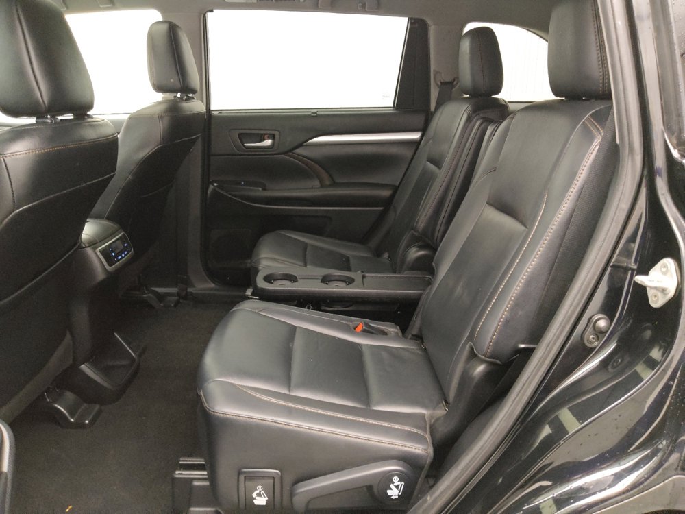 Used 2019 Toyota Highlander XLE image 18