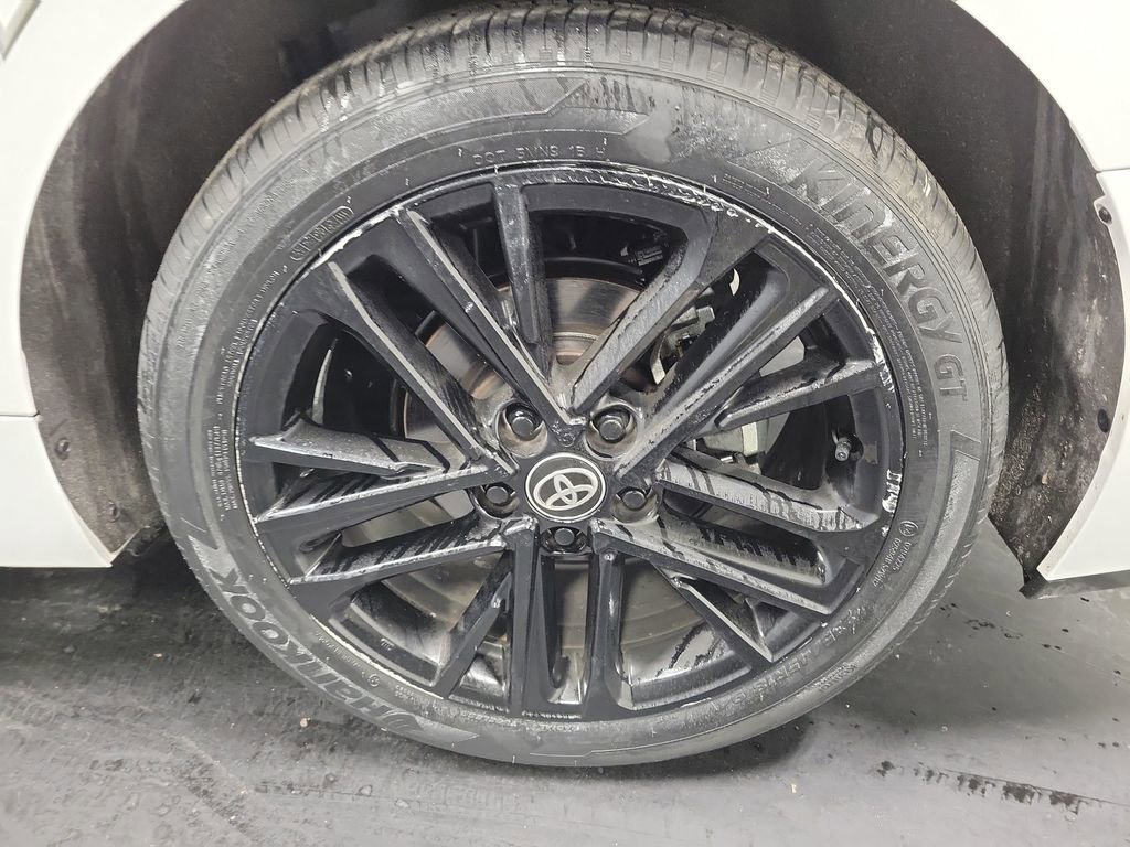 Used 2025 Toyota Camry SE image 10