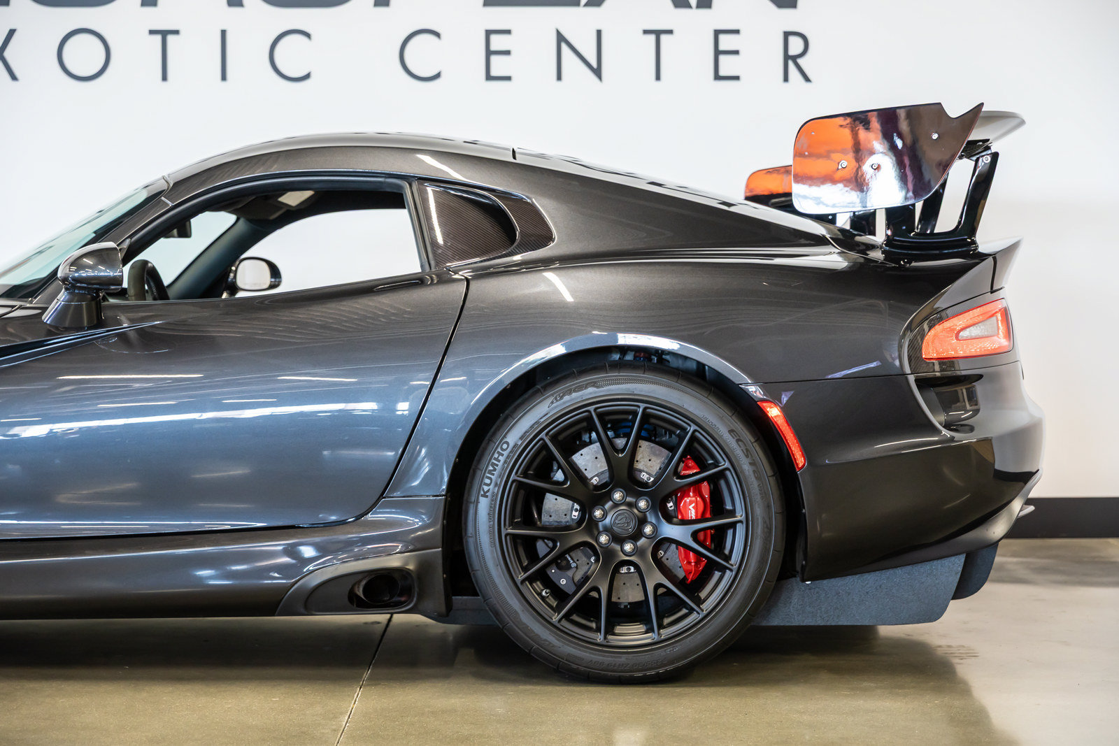 Used 2016 Dodge Viper ACR w/ Exterior Carbon Fiber Package RWD image 15
