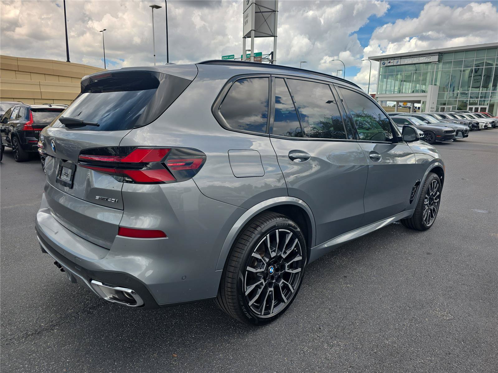 Certified 2024 BMW X5 sDrive40i w/ M Sport Package RWD image 3