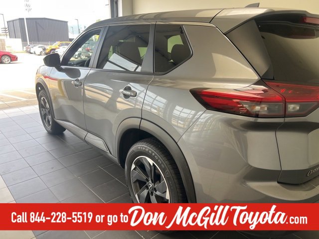 Used 2024 Nissan Rogue SV image 9