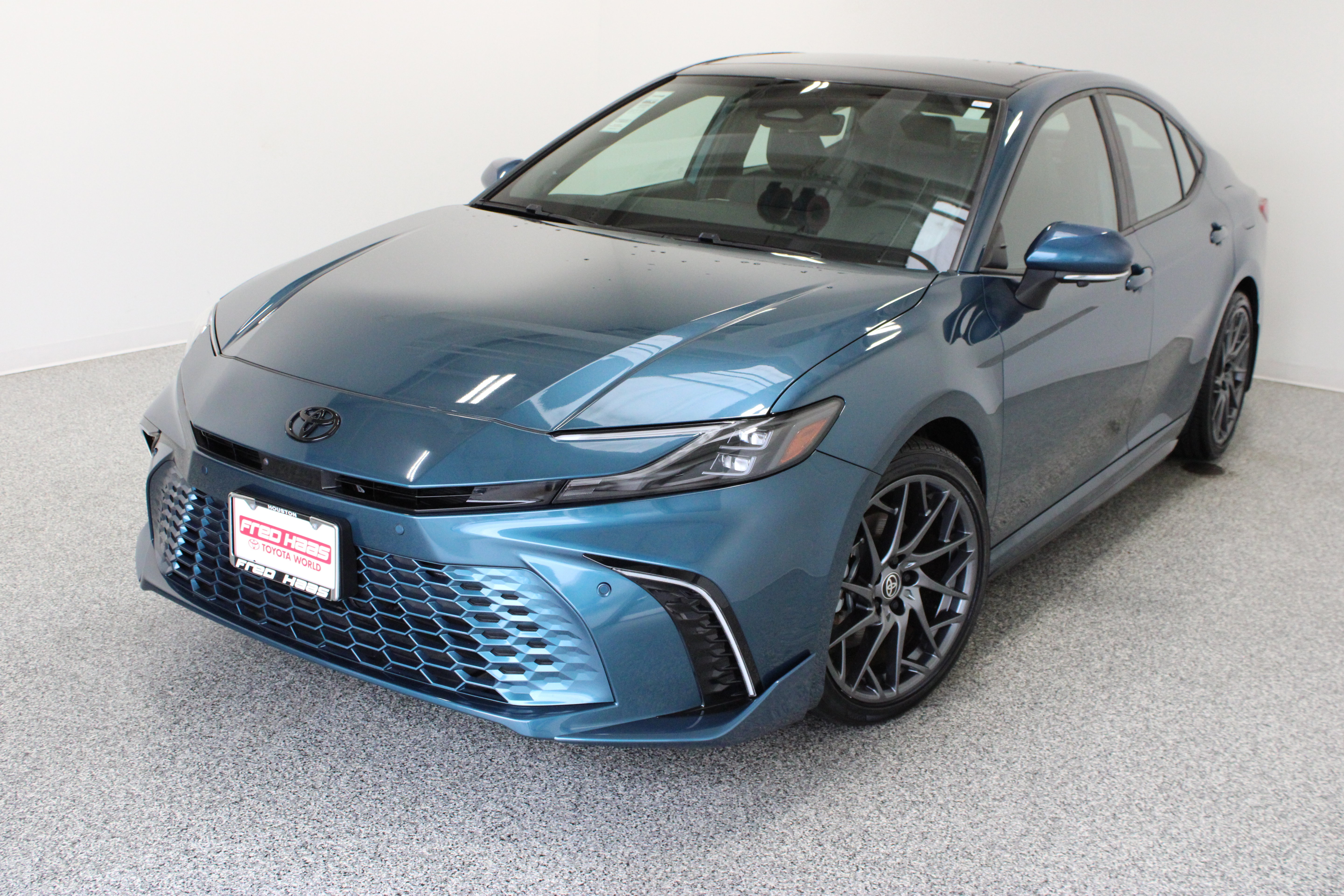 Used 2025 Toyota Camry XSE w/ Premium Plus Package FWD image 2