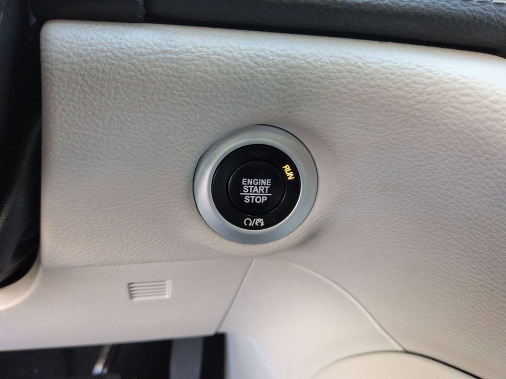 Used 2024 Chrysler Pacifica Limited image 22