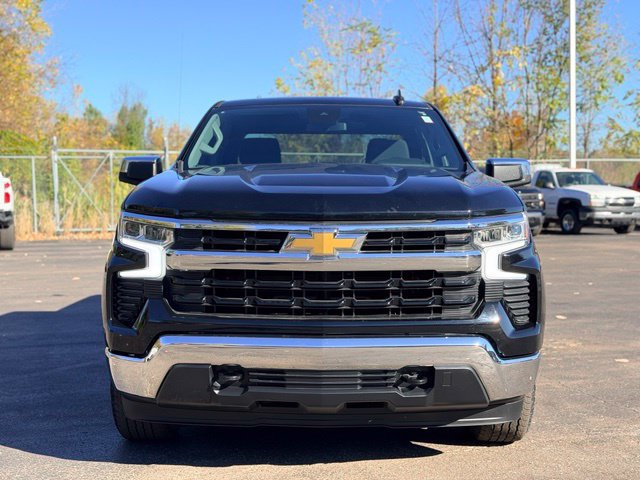 Used 2022 Chevrolet Silverado 1500 LT AWD/4WD image 3