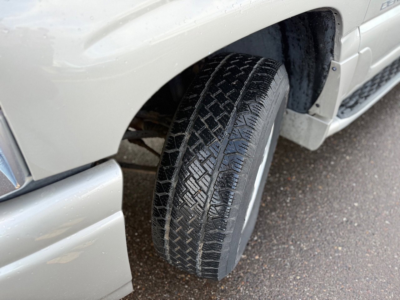 Used 2005 GMC Yukon XL Denali image 59