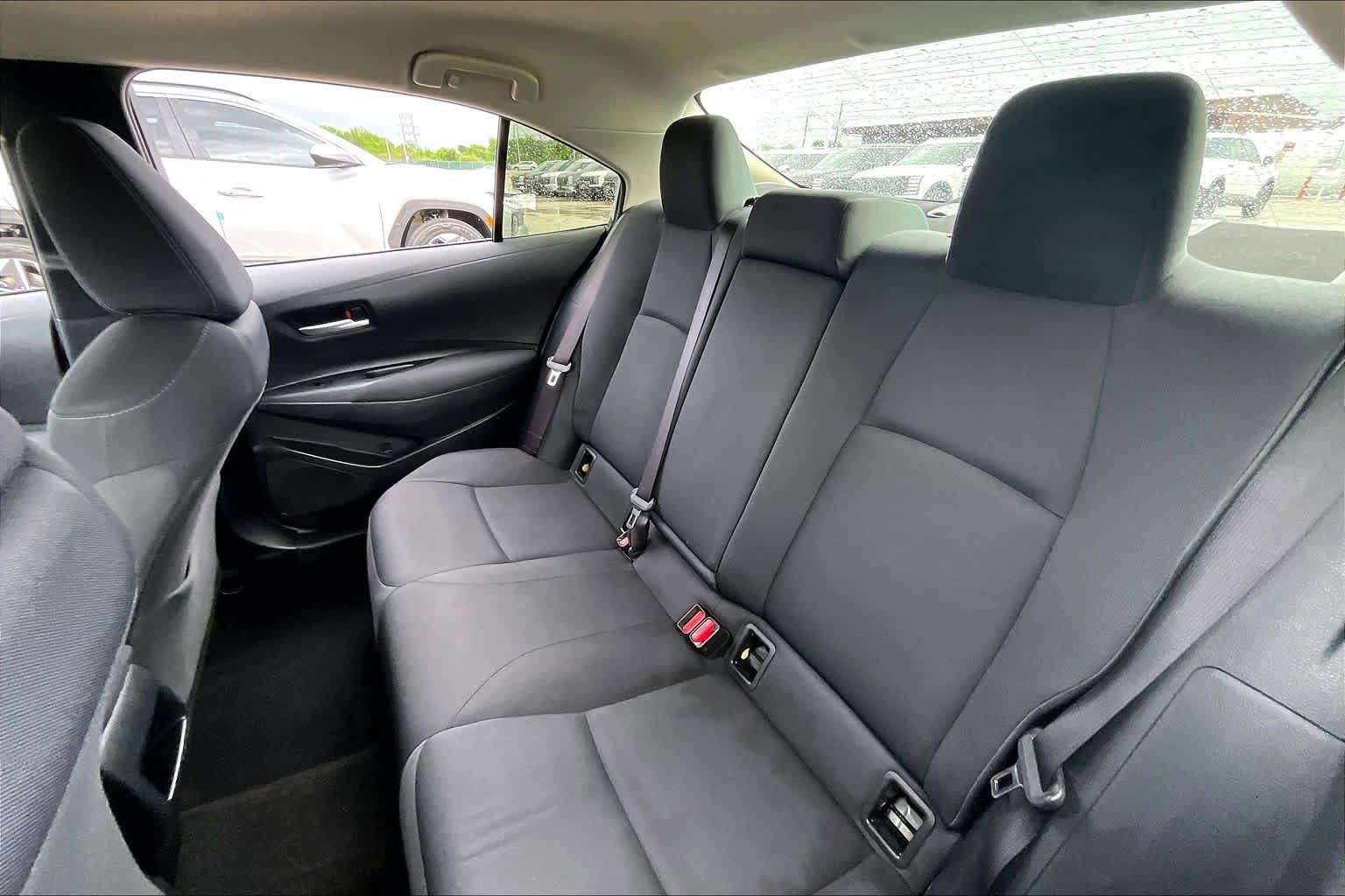 Used 2021 Toyota Corolla LE FWD image 19