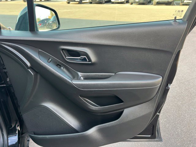 Used 2020 Chevrolet Trax LT w/ LT Convenience Package FWD image 10