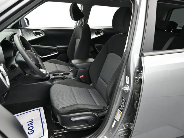 Used 2023 Kia Soul LX w/ LX Technology Package image 11