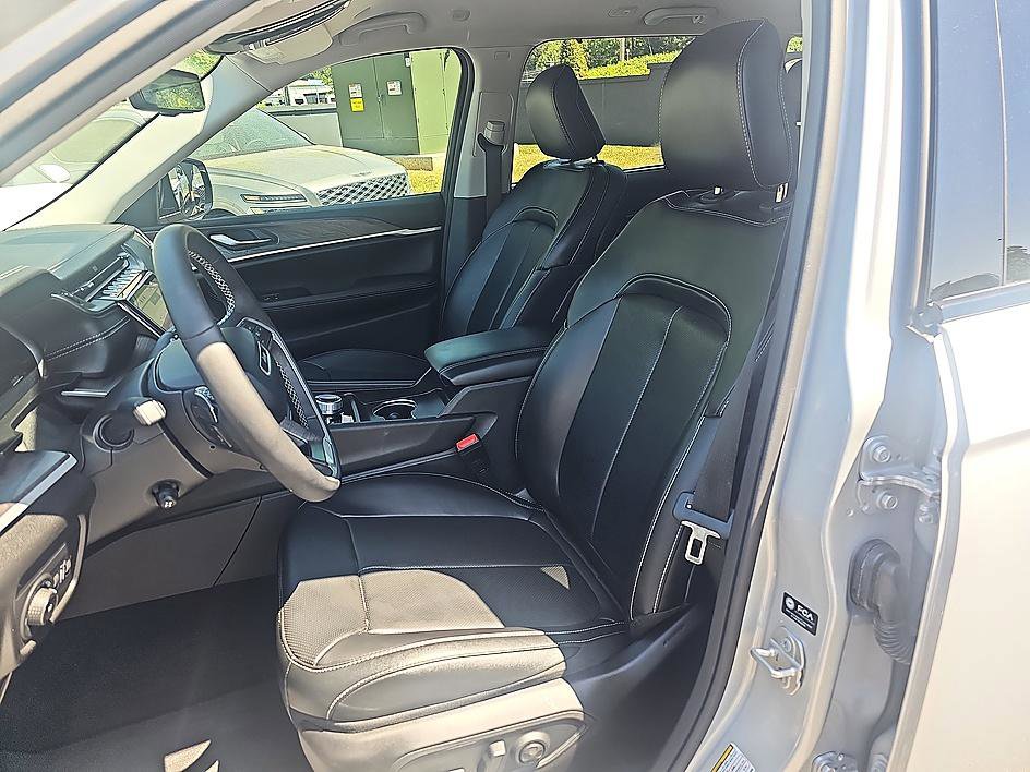 Used 2024 Jeep Grand Cherokee Limited w/ Luxury Tech Group II AWD/4WD image 15