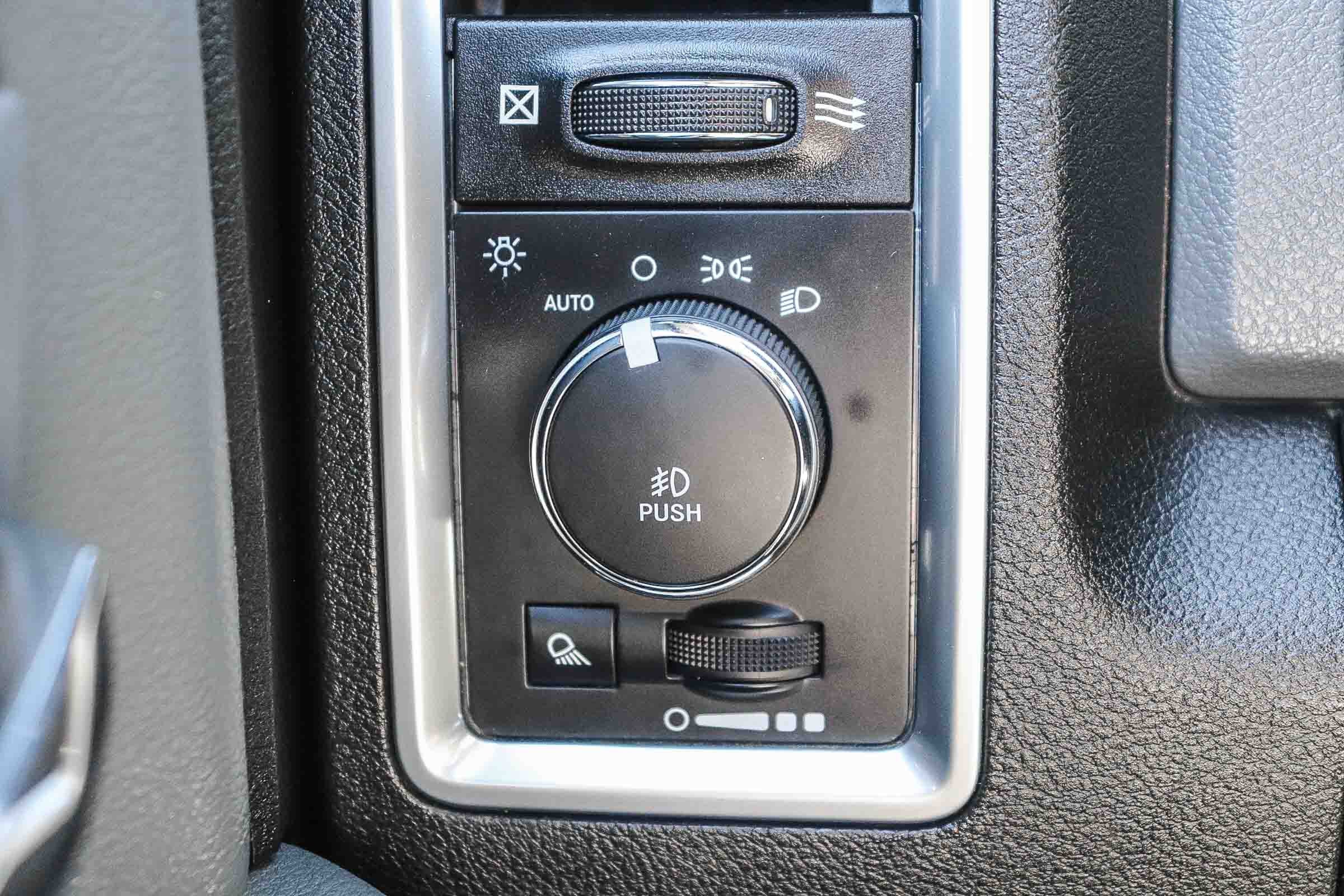 Used 2019 RAM 1500 Classic Warlock w/ Luxury Group image 27