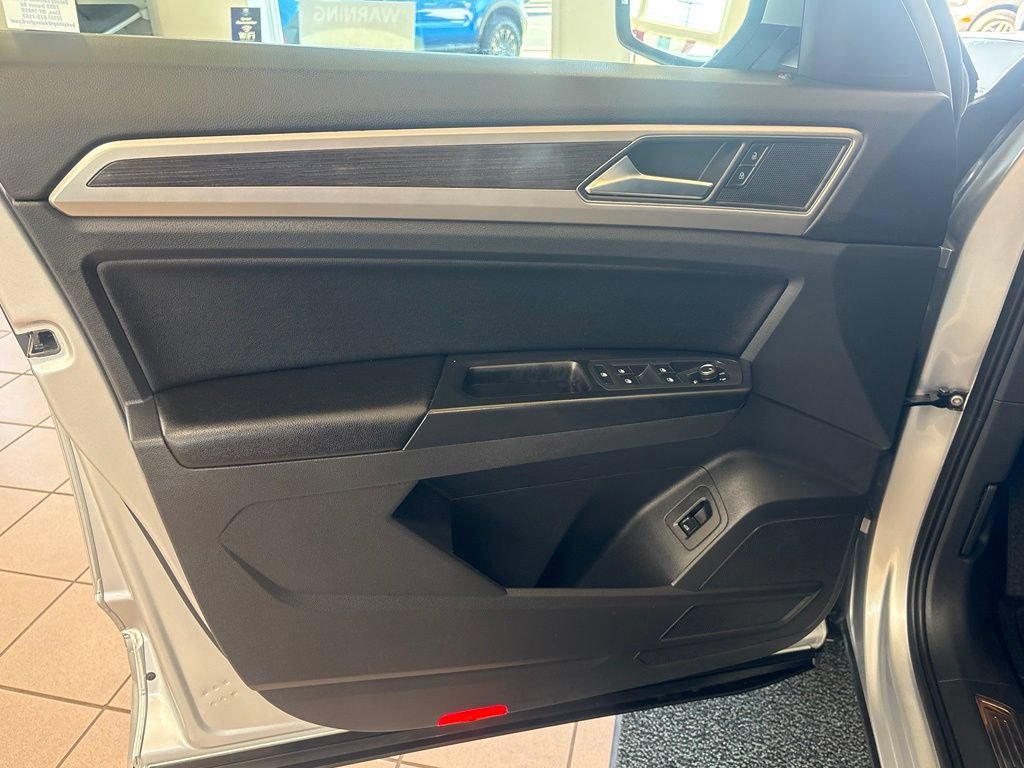 Used 2018 Volkswagen Atlas SEL w/ R-Line Package AWD/4WD image 20