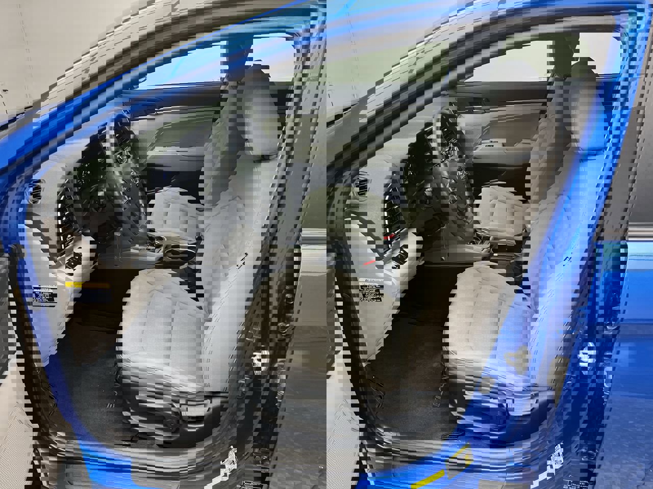 Used 2017 Hyundai Elantra SE image 3