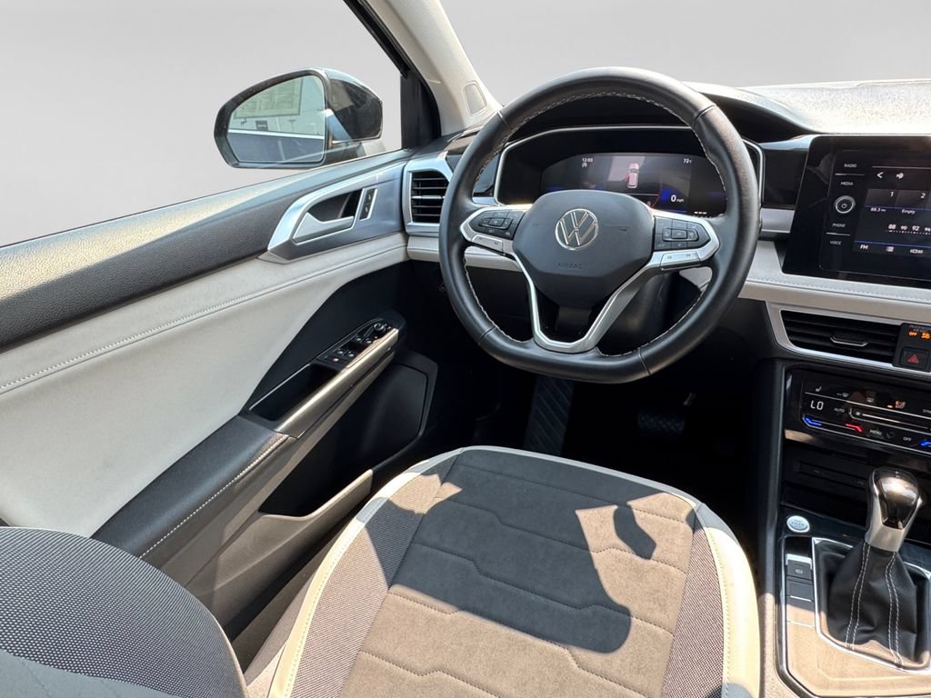 Used 2025 Volkswagen Taos SE FWD image 20