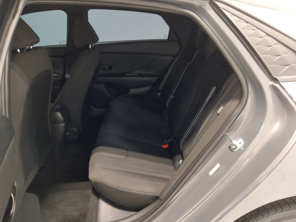 Used 2025 Hyundai Elantra Sport FWD image 18