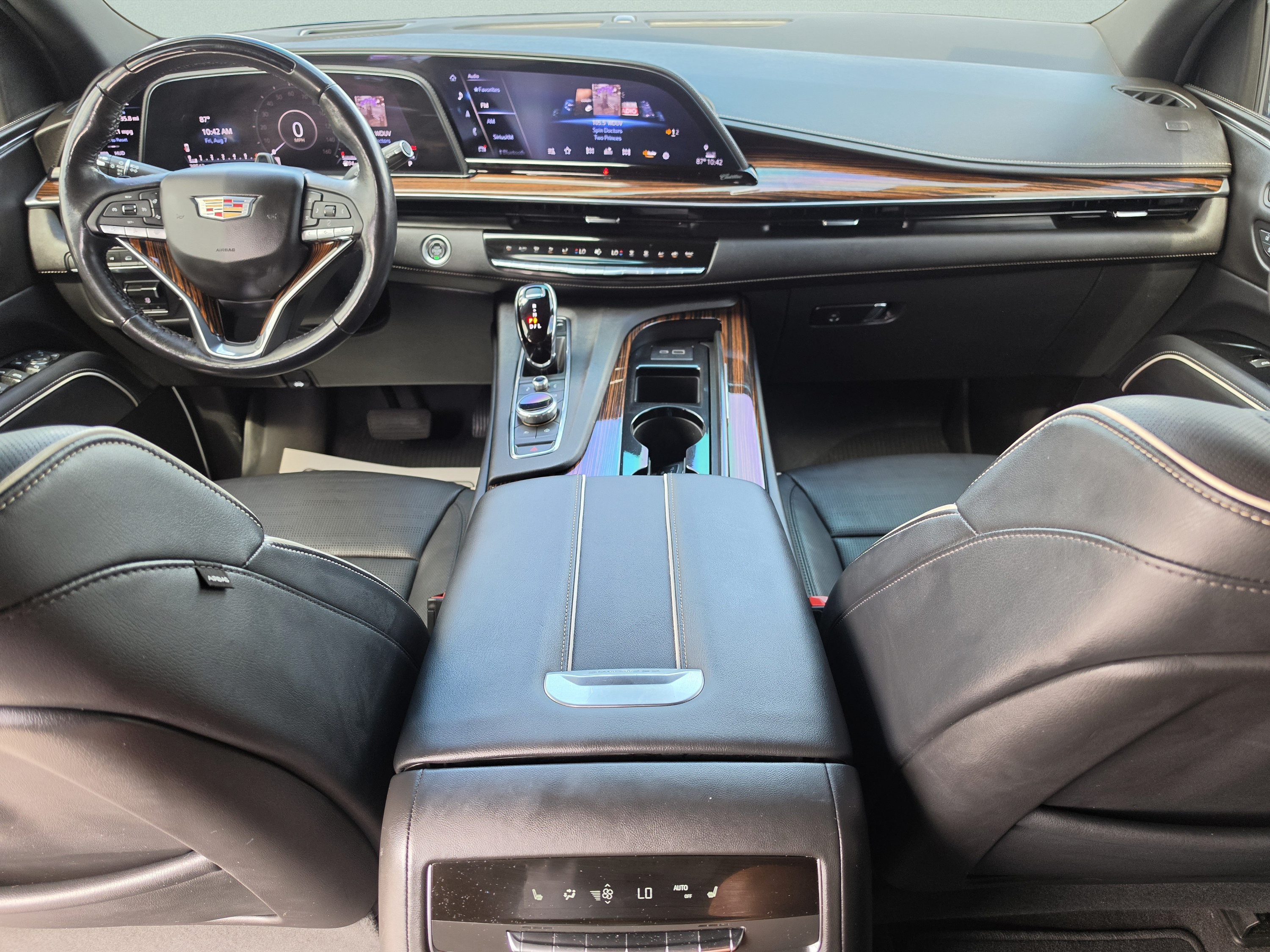 Used 2023 Cadillac Escalade ESV Premium Luxury w/ Performance Package AWD/4WD image 16
