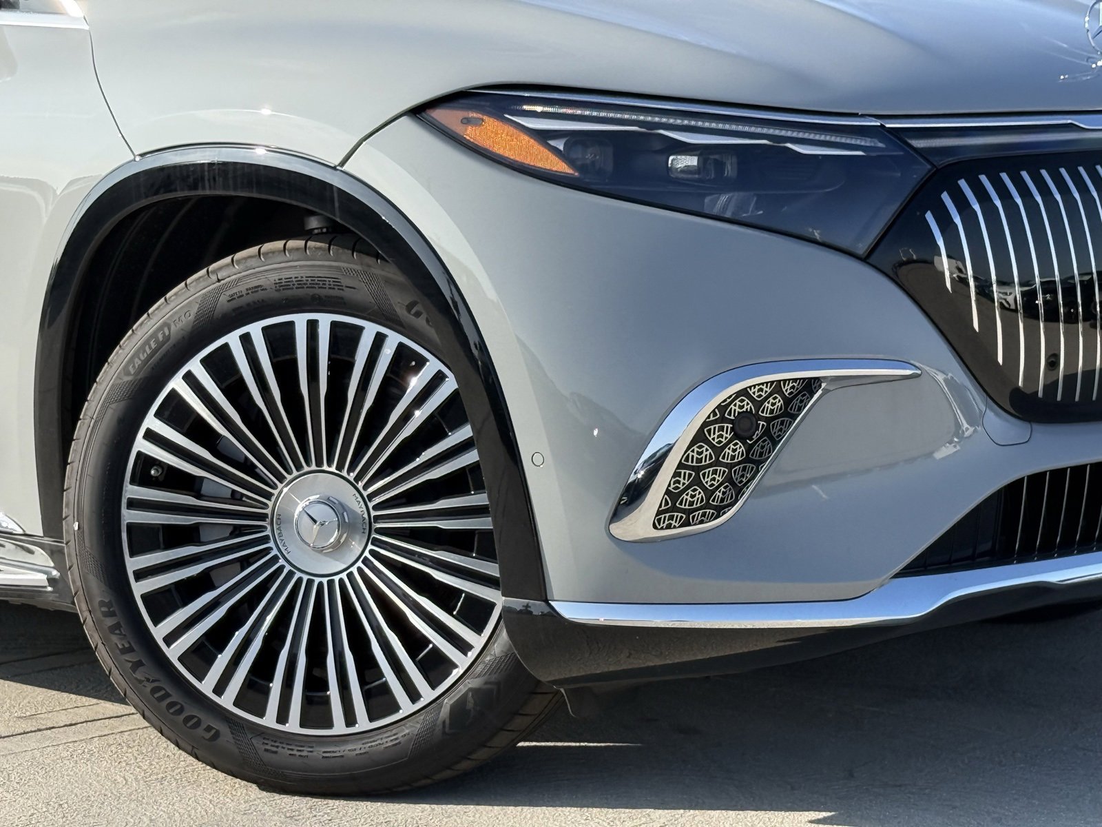 New 2025 Mercedes-Benz Maybach EQS 680 4MATIC image 4