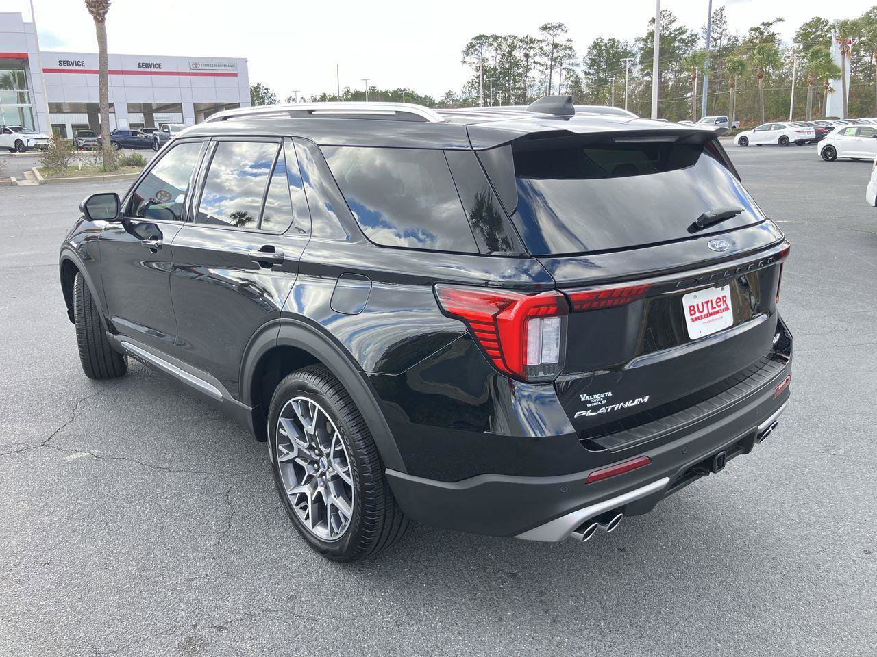 Used 2025 Ford Explorer Platinum w/ Ultimate Package image 3
