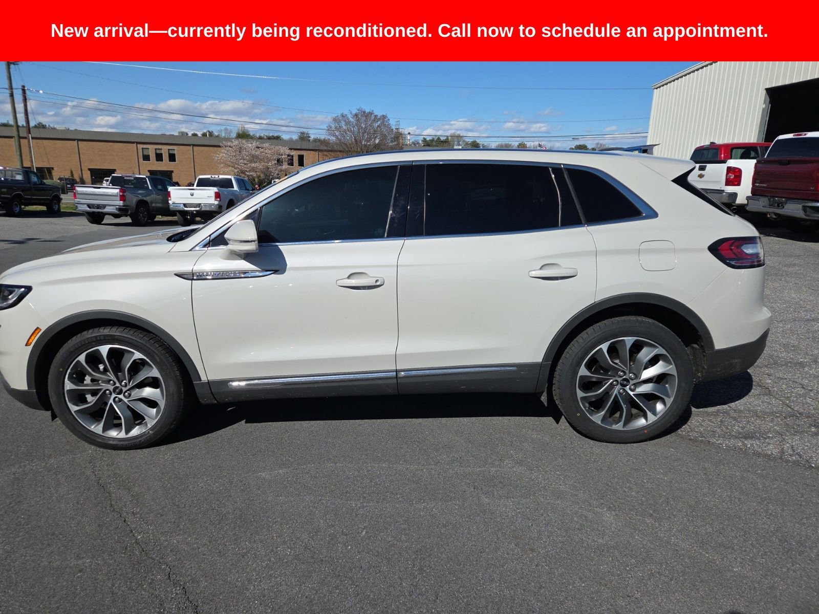 Used 2022 Lincoln Nautilus Reserve image 3