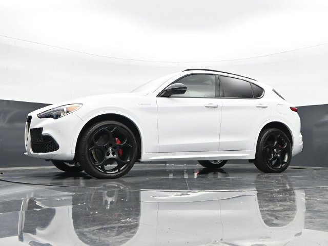 Used 2022 Alfa Romeo Stelvio Veloce AWD/4WD image 50