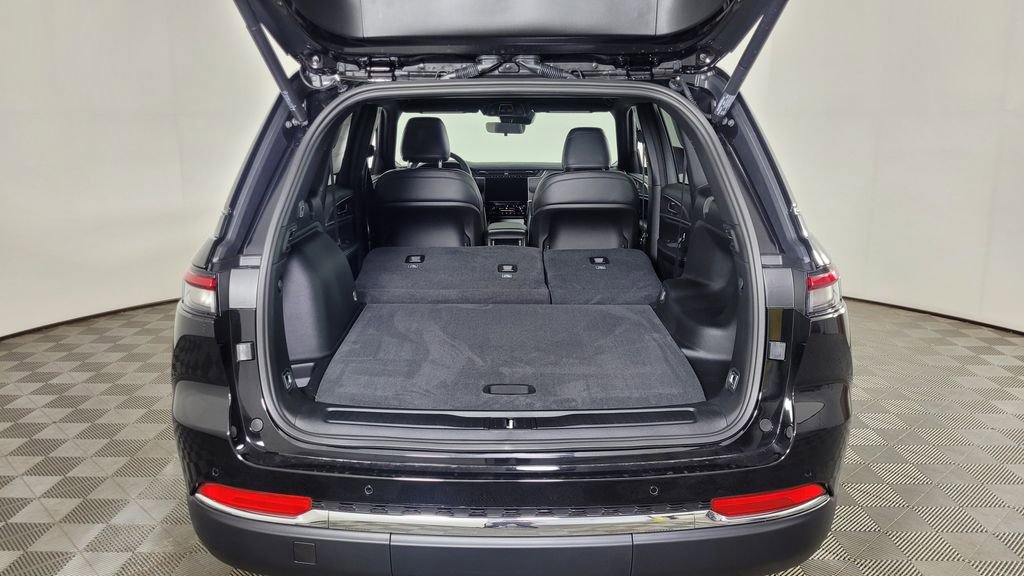 New 2025 Jeep Grand Cherokee Limited image 11