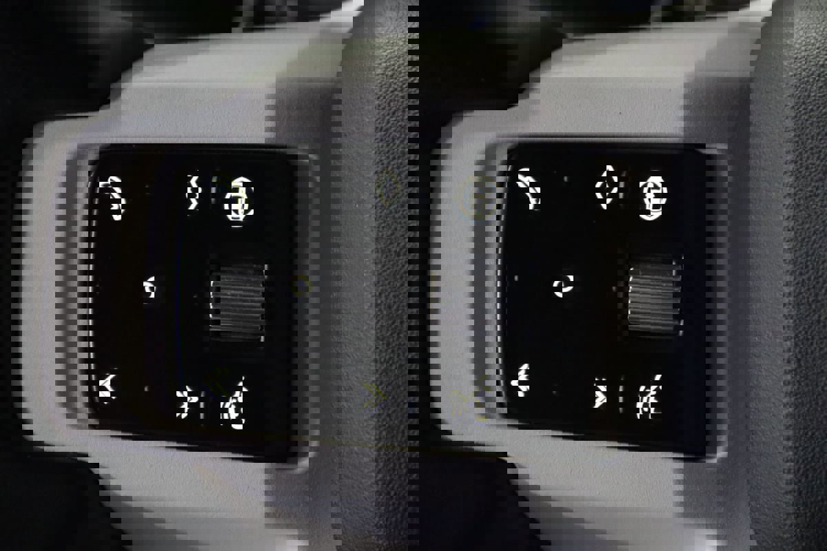 Used 2025 Land Rover Defender 110 S image 17