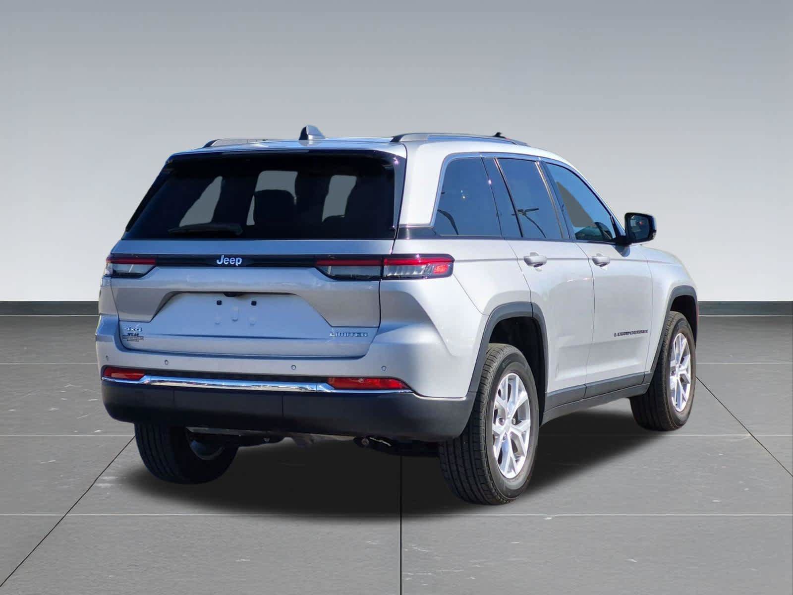Used 2023 Jeep Grand Cherokee Limited AWD/4WD image 6