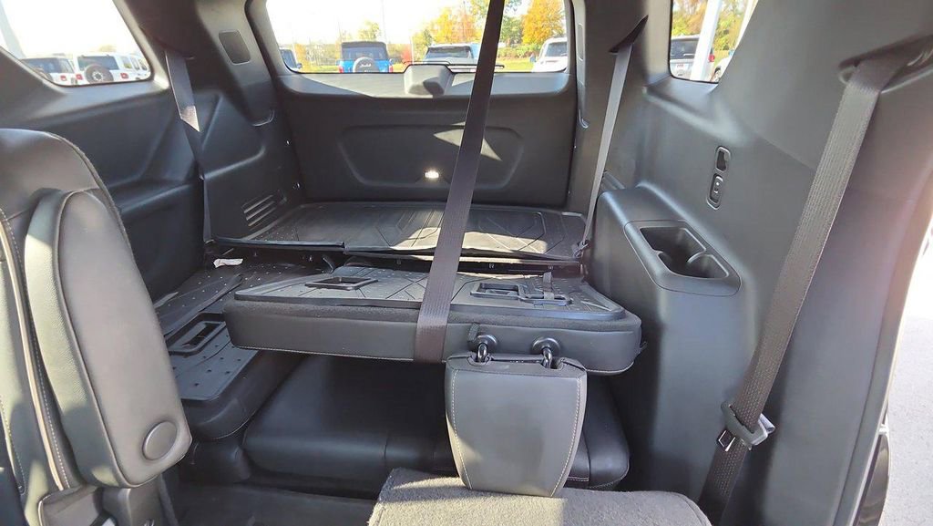 Used 2023 Chevrolet Traverse Premier w/ Redline Edition image 11