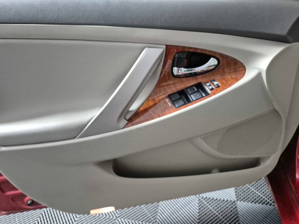 Used 2010 Toyota Camry XLE w/ Leather Pkg FWD image 15