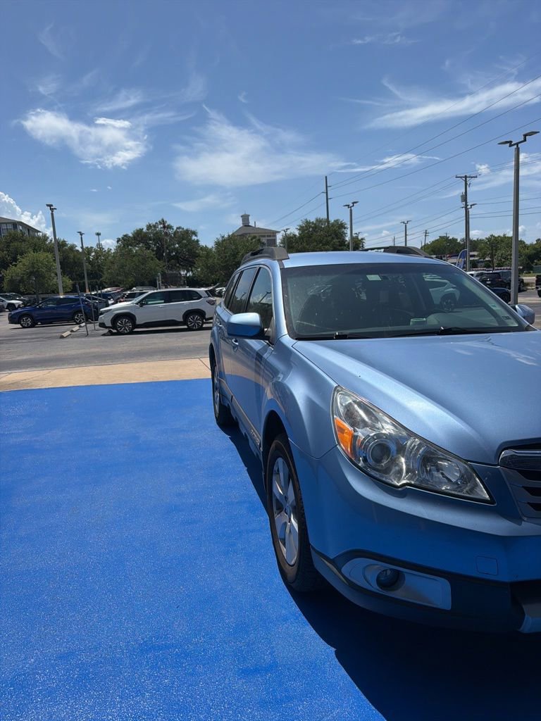 Used 2011 Subaru Outback 2.5i Limited w/ Popular Equipment Group 2A AWD/4WD image 2